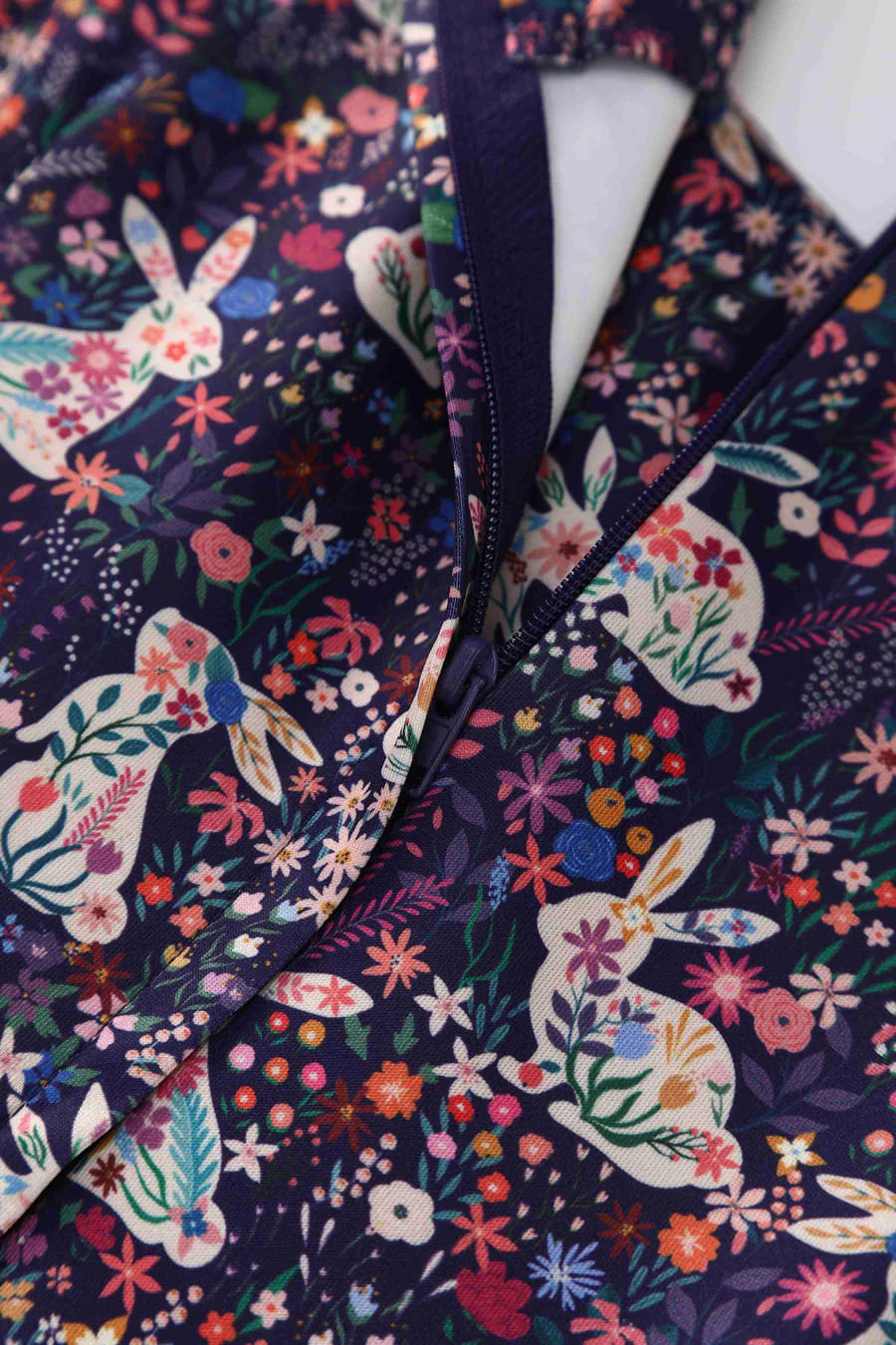 Robe Pin-up "Meadow Hopper" – Image 5