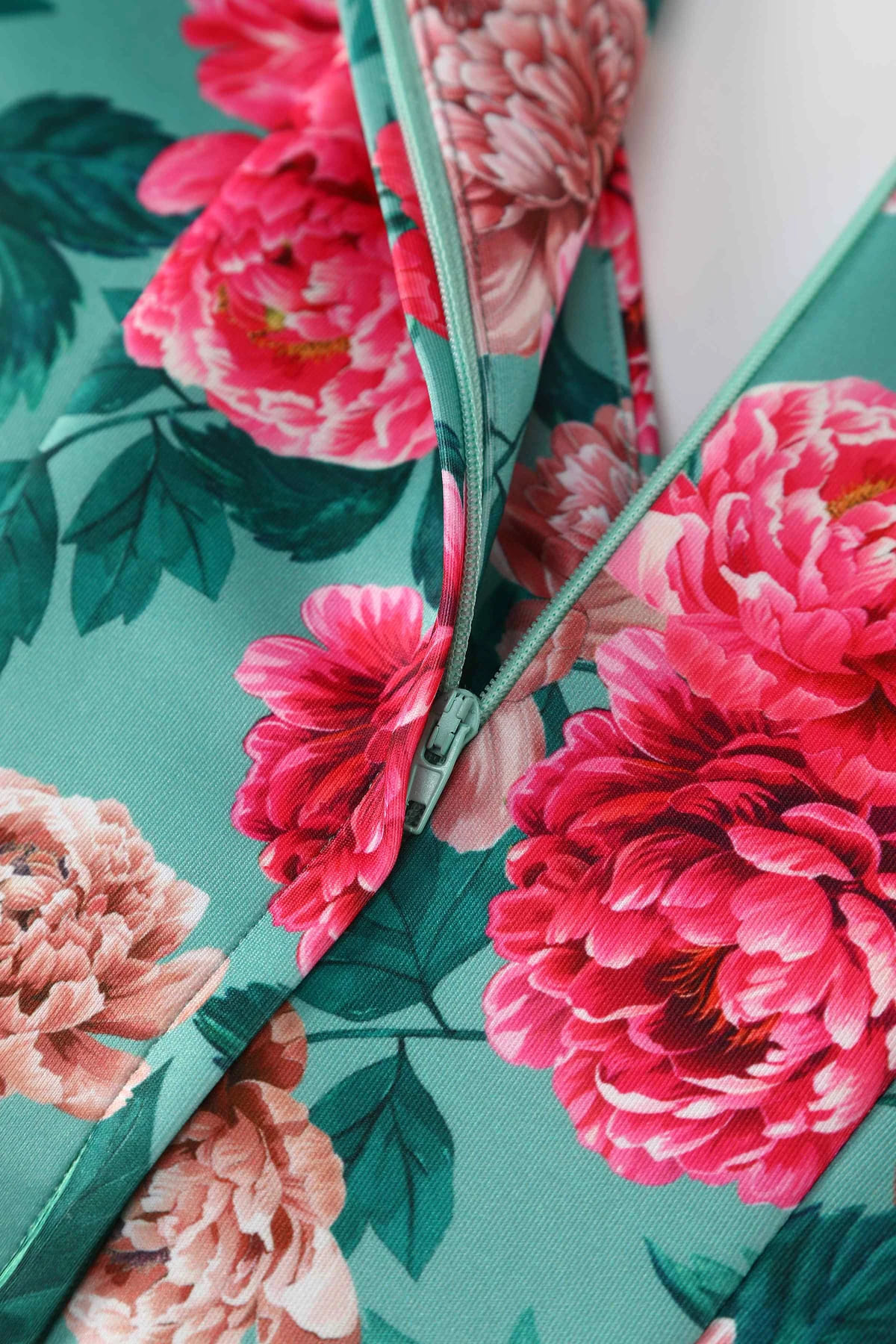 Robe Pin-up "Lily Mint Peony" – Image 8