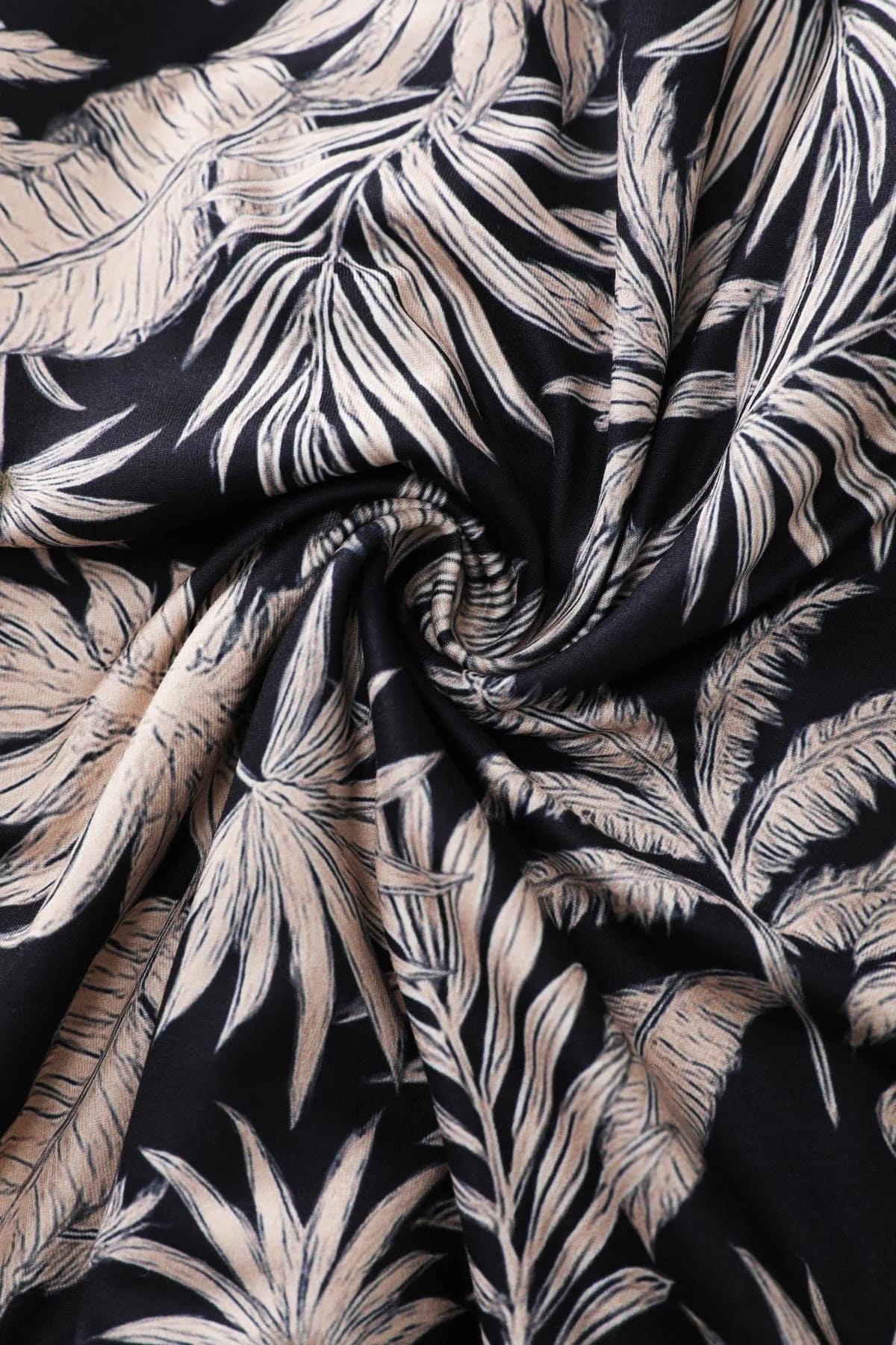 Robe Portefeuille "Mathilda Black Tropical" – Image 6